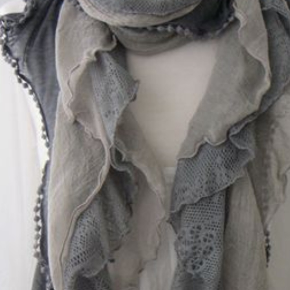 NOT for sale! I am looking for this scarf